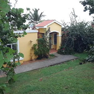 the-yellow-house-fully-equipped-spectacular-beach-view.greaterantilleshotels.net/